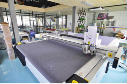 昆明包掌柜包裝廠設(shè)備-割樣機(jī)！